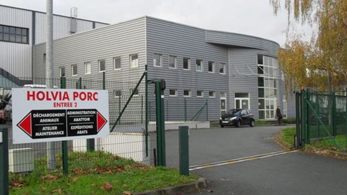 Pendant sa fermeture, Holvia Porc s’est appuyée sur d’autres abattoirs. Cette mesure a permis de limiter l’attente en élevage et la baisse d’activité.